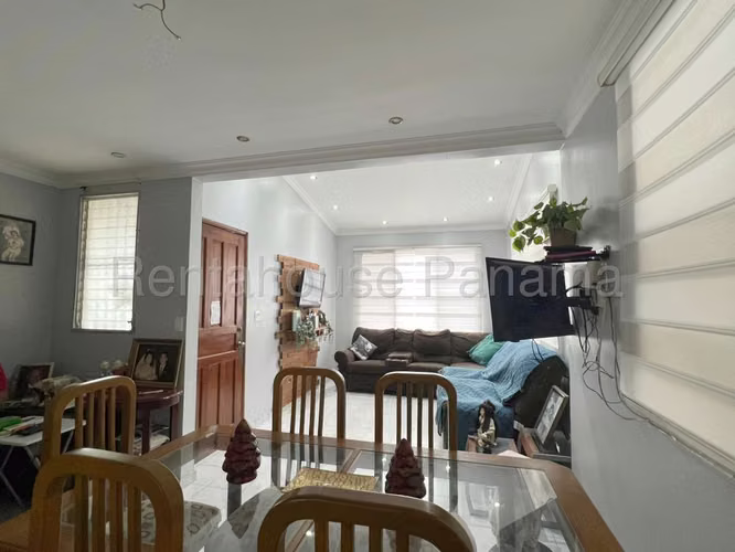 Venta de casa en Condado del Rey   AK