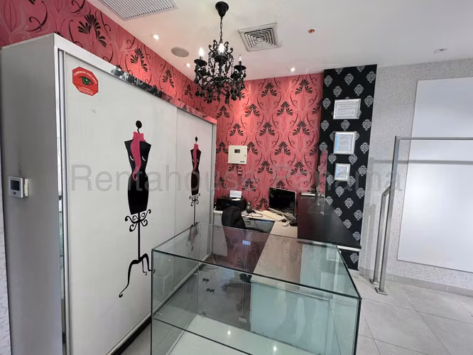 Venta de Local comercial en Brisas del Golf    AK