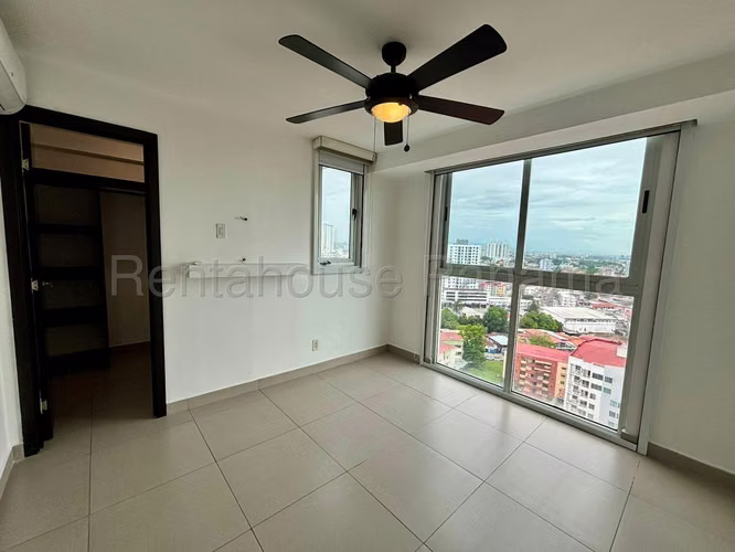 Venta de apartamento en Altos del Golf   AK