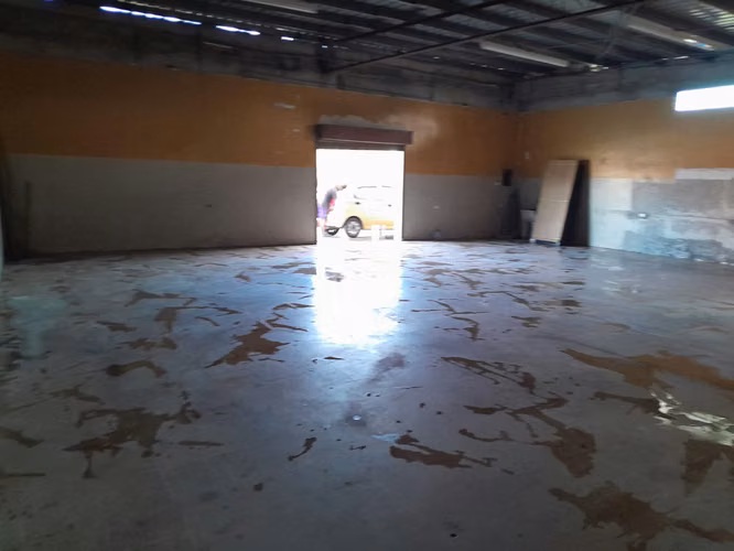 REMATO GALERA CON LOCAL COMERCIAL Y CUARTOS DE ALQUILER