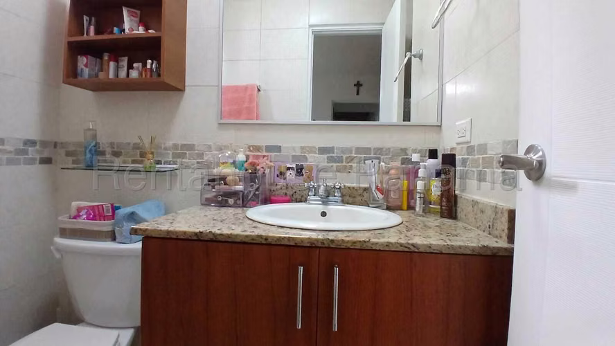 Alquiler de Apartamento Con buena Distribucion en San Francisco 26*1627Mfk