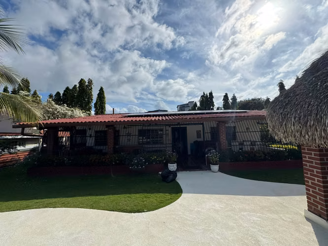 Casa en Venta en Coronado con 3,000 m², Piscina, Planta Solar y Amplio Jardín – $575,000