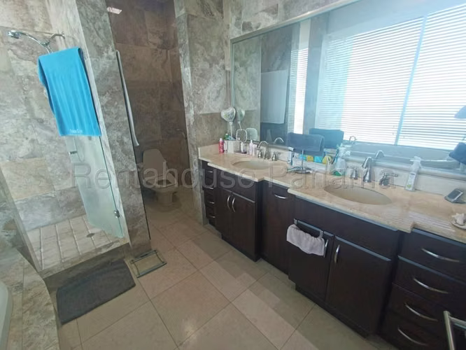 alquilo apartamento en costa del este OF 26-6220