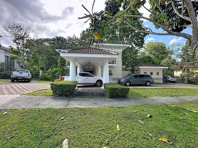 Venta de Casa en PH Residencial Camino de Cruces, Ancón