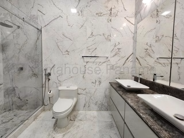 Aquiler de Apartamento con 461m2 en Costa del Este PH Regalia 26-6505SR