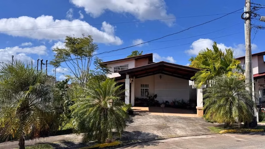 Venta de casa en Esquina en Arraijan