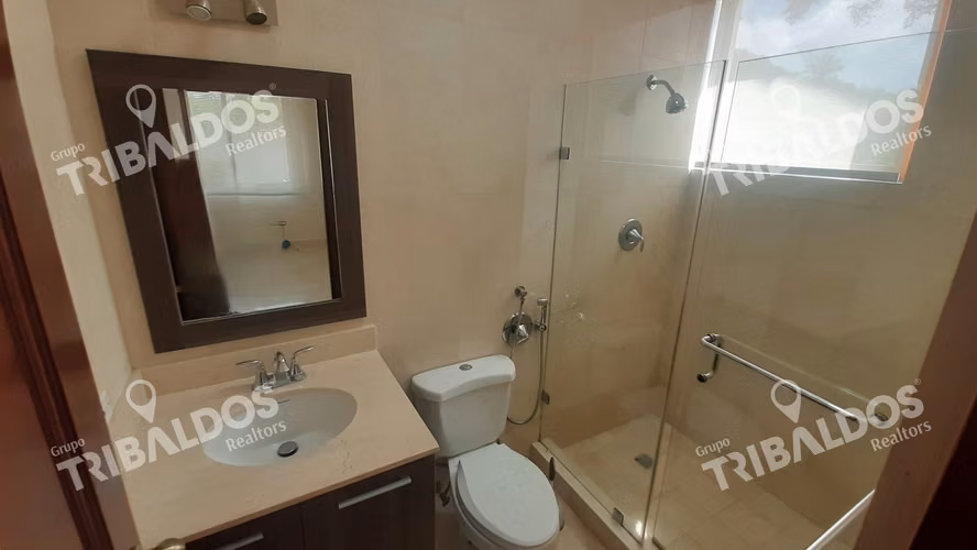 Venta o Alquiler de Casa en Clayton