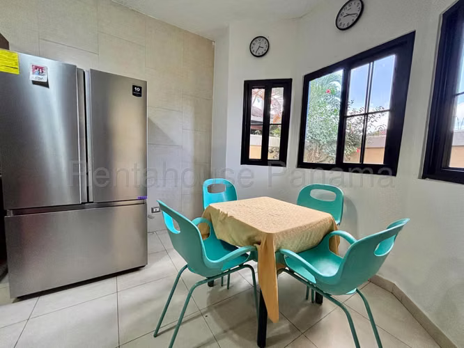 Amplia Casa en Costa Sur  El Doral en Venta Mts2: 421 PD