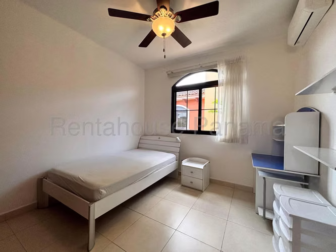 Amplia Casa en Costa Sur  El Doral en Venta Mts2: 421 PD