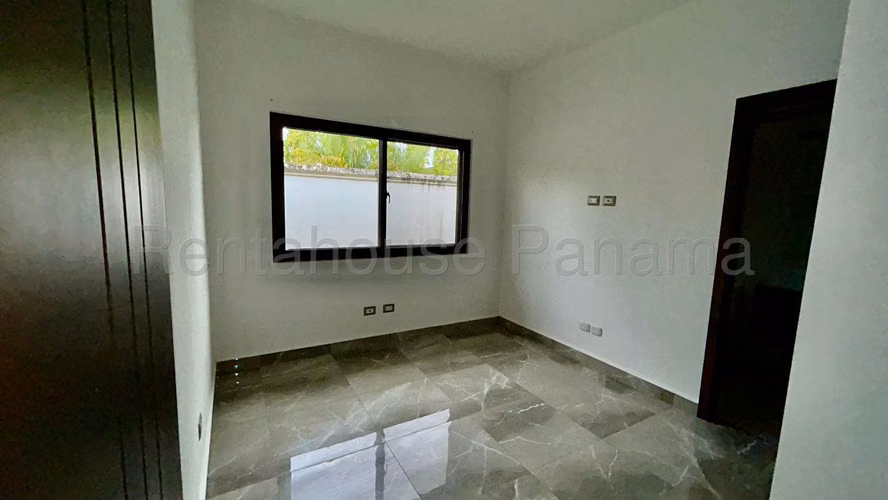 Espaciosa Casa en Costa Sur Sunset Coast  en Venta Mts2: 624.90 PD