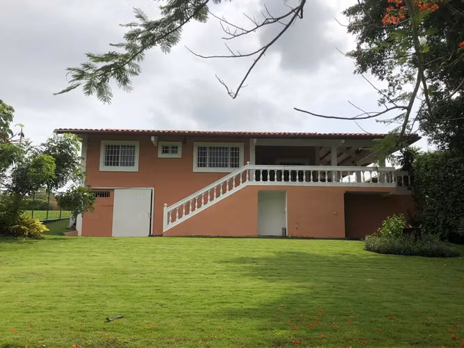 HOUSES IN CROWNED 1500MTS2