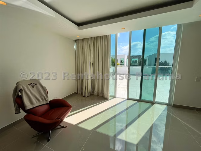 Espectacular Casa en Cost Sur Costa Esmeralda en Venta Mts2: 495 PD
