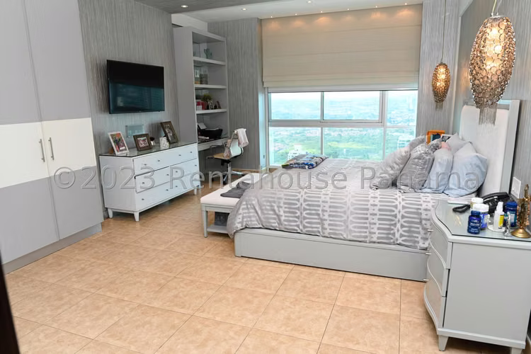 Amplio Apartamento en Costa del Este Ph Titanium en Venta Mts2: 374 PD