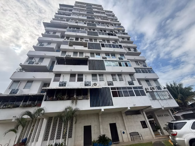 SE VENDE APARTAMENTO EN PH BAHÍA AZUL, EXCELENTE UBICACIÓN EN VÍA PORRAS