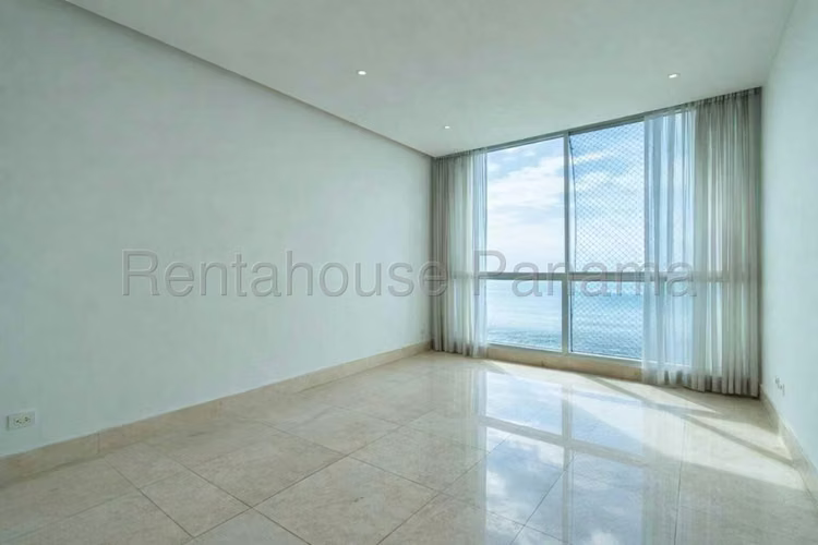 Venta de Apartamento Exclusivo en Primera linea en Costa del Este 26-5913SR