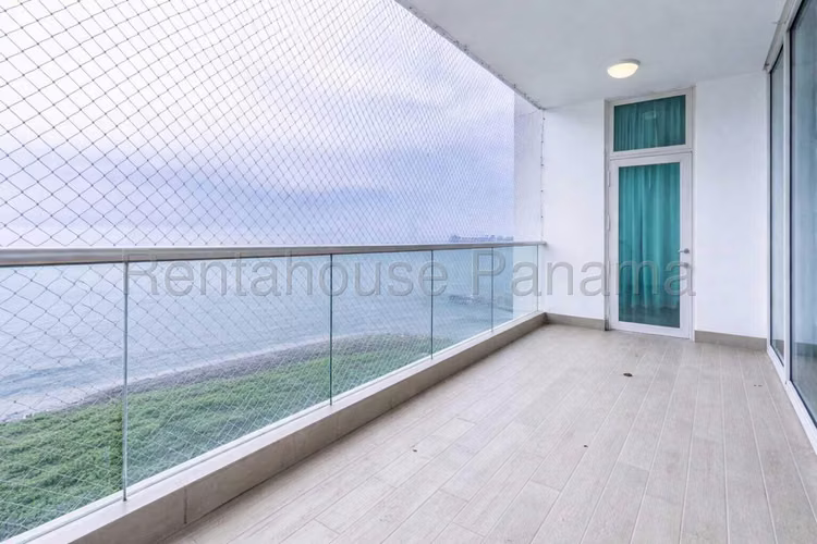 Sale of Exclusive Apartment in Primera line in East Coast 26-5913SR
