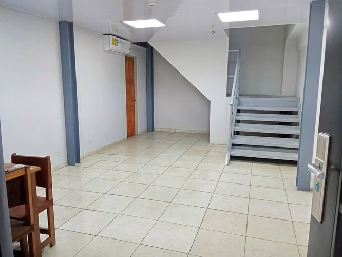 Galera remodelada cerca hipodromo - Imagen 2