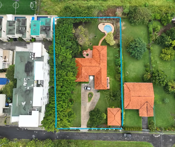 SPECTACULAR FAMILY HOUSE FOR SALE IN CORONADO - 3,000 M ²