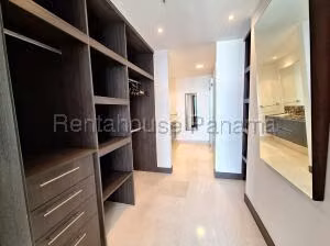 Alquiler de Apartamento con 202m2 en Punta Pacifica PH Toc 26-6128SR