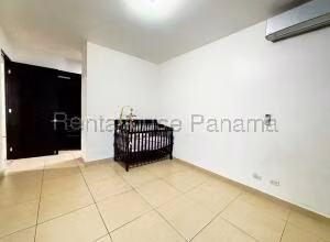 Venta de Apartamentocon 134m2 en Avenida Balboa PH Sky Residences 26-5637SR