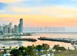 Venta de Apartamentocon 134m2 en Avenida Balboa PH Sky Residences 26-5637SR