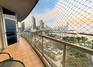 Venta de Apartamentocon 134m2 en Avenida Balboa PH Sky Residences 26-5637SR