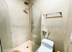 Venta de Apartamentocon 134m2 en Avenida Balboa PH Sky Residences 26-5637SR