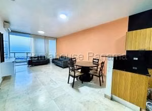 Venta de Apartamentocon 134m2 en Avenida Balboa PH Sky Residences 26-5637SR