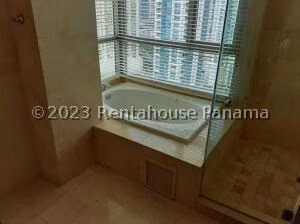 Venta de Apartamento con 323m2 en Costa del Este PH Paramount 26-4958SR