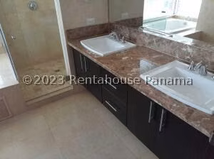 Venta de Apartamento con 323m2 en Costa del Este PH Paramount 26-4958SR