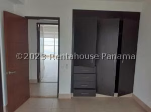 Venta de Apartamento con 323m2 en Costa del Este PH Paramount 26-4958SR