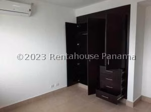 Venta de Apartamento con 323m2 en Costa del Este PH Paramount 26-4958SR