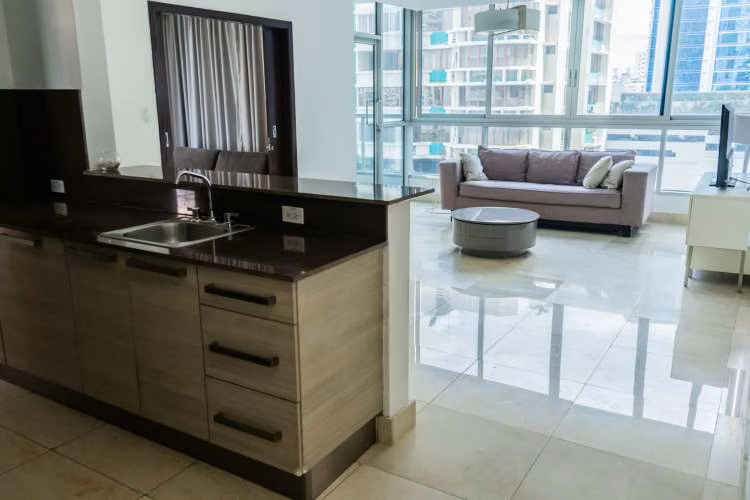 C25127J SE VENDE AMPLIO APARTAMENTO EN LA AVENIDA BALBOA