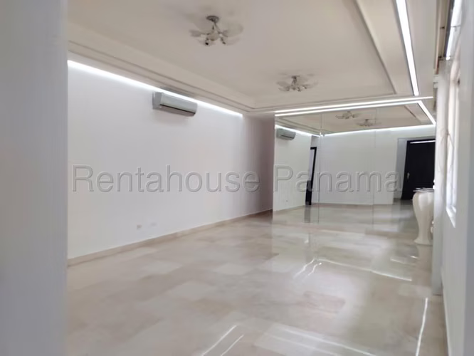 Venta de  Amplia Casa en Brisas del Golf Mts2: 300 PD