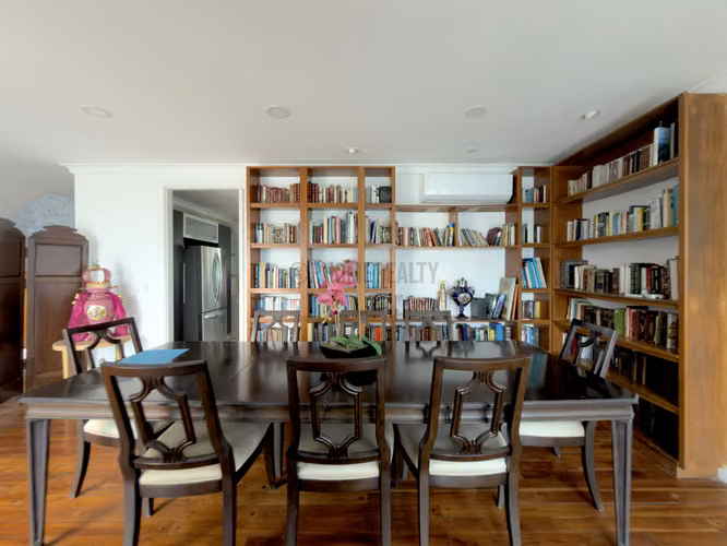 Apartamento en venta en Bella Vista Panamá – 270 m², dúplex con balcón y amplios espacios familiares