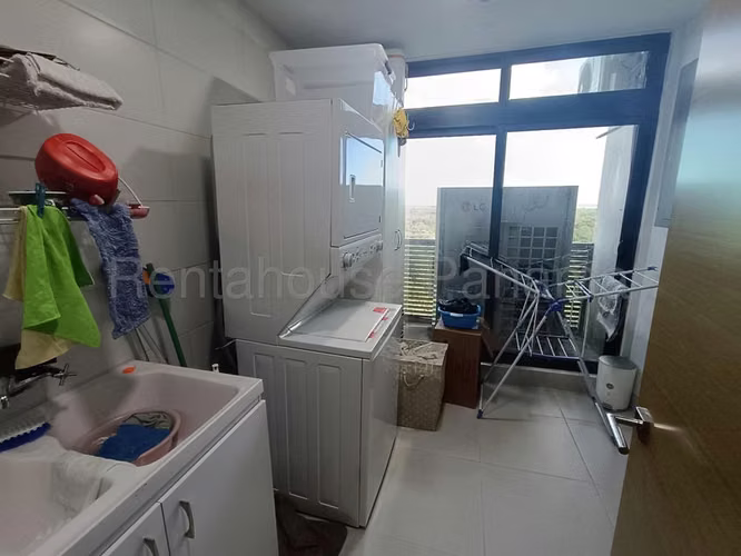Apartamento en Venta en  Empire Residences  Santa Maria CIG266107