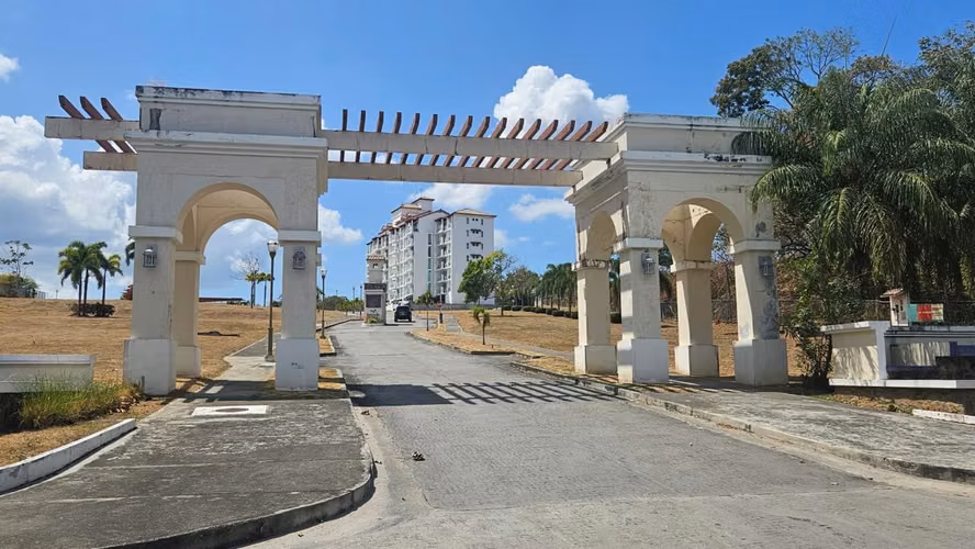 SE VENDE O SE ALQUILA APARTAMENTO DE PLAYA