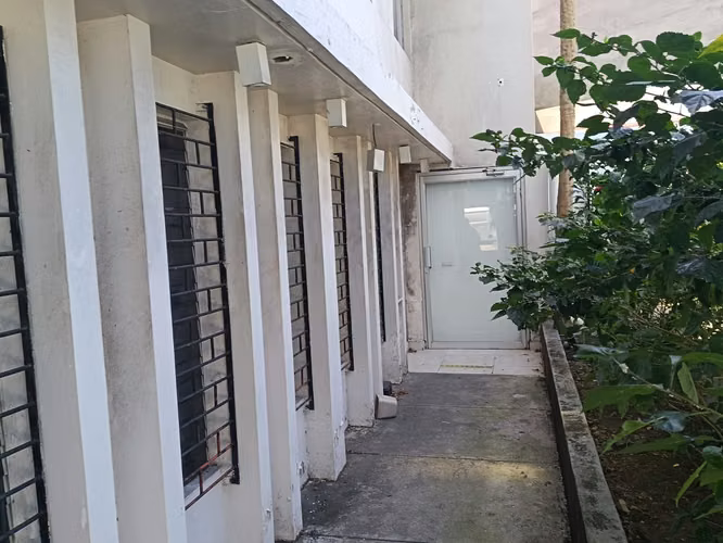 SE ALQUILA OFICINA CON BODEGA CALLE 50 - Imagen 8