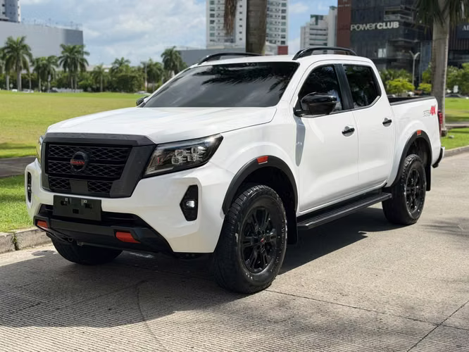 NISSAN FRONTIER NP300 4X-PRO