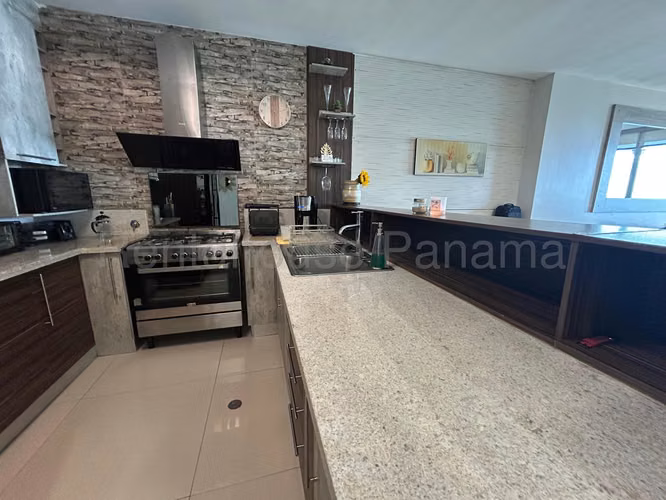 Se Vende Apartamento en Avenida Balboa VLU26-6492