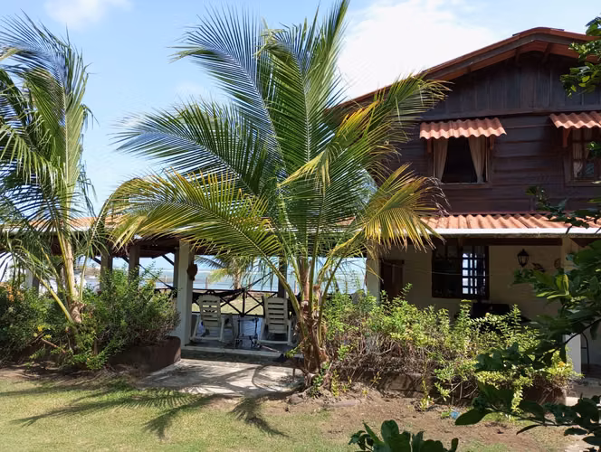 Venta de Casa Frente al Mar En Colon