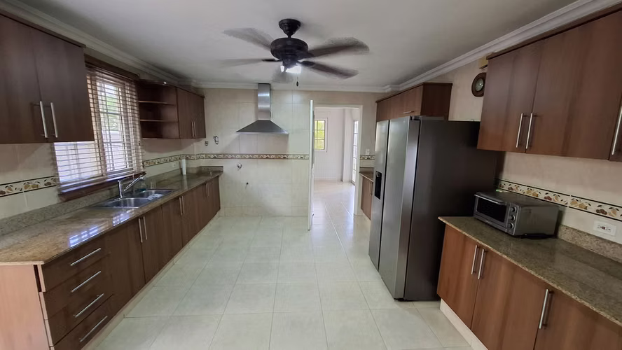 RAINFOREST VILLA CASA EN VENTA/ LAS HUACAS