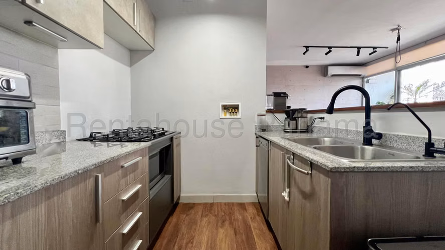 Venta de Apartamento en La Cresta 26*6558Mfk
