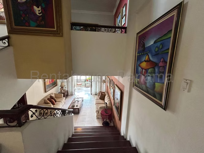 Casa Amplia y Familiar En Venta en Betania 26*6553Mfk