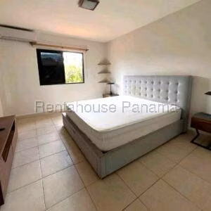 Venta de Casa con 230m2 en Versalles PH Versalles I 26-2093SR