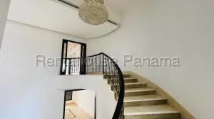 Venta de Casa con 1045m2 en Costa Del Este PH Paseo del Parque 26-6541SR