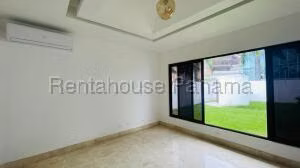 Venta de Casa con 1045m2 en Costa Del Este PH Paseo del Parque 26-6541SR