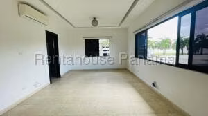 Venta de Casa con 1045m2 en Costa Del Este PH Paseo del Parque 26-6541SR