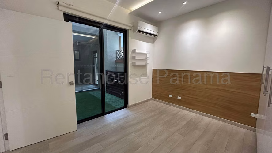 Alquiler de Apartamento en Clayton Ph Embassy Club Mts2: 292 PD