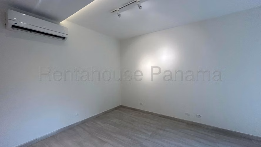Alquiler de Apartamento en Clayton Ph Embassy Club Mts2: 292 PD